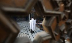 يهود سوريون يصلّون في «كنيس الإفرنج» بدمشق